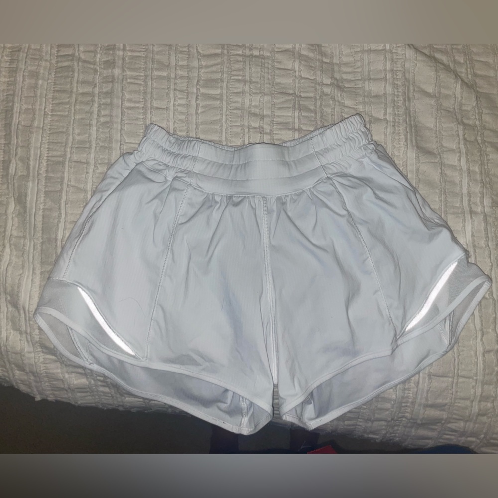 Lululemon Hotty Hots || White || Size 2, 4”